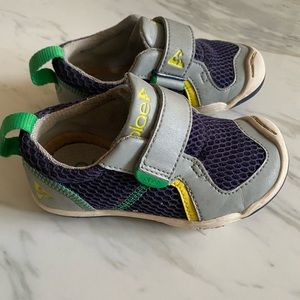 Plae shoes size 7 :)